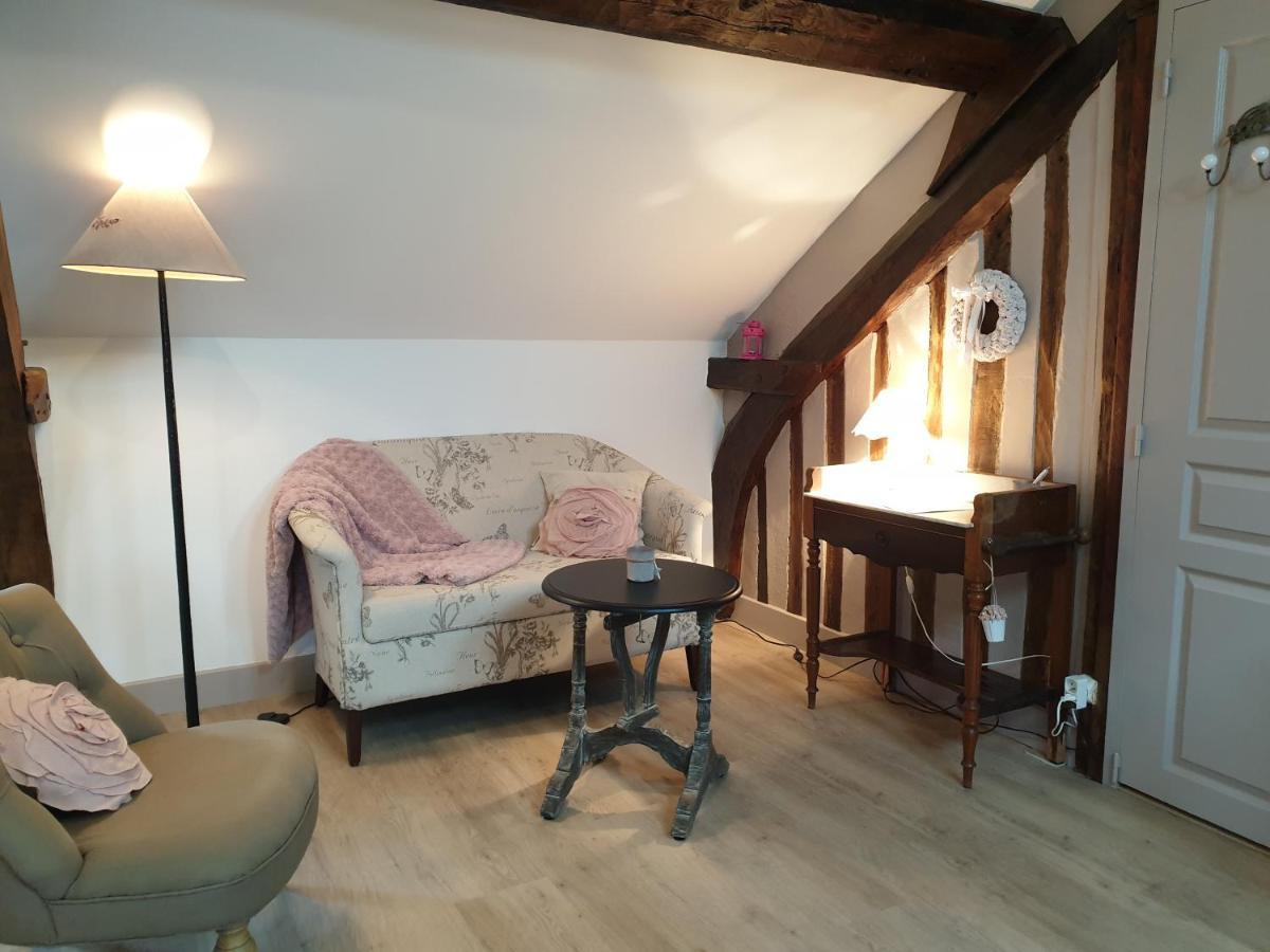D'Anciennes "Chambres De Bonnes" Honfleur Exteriér fotografie