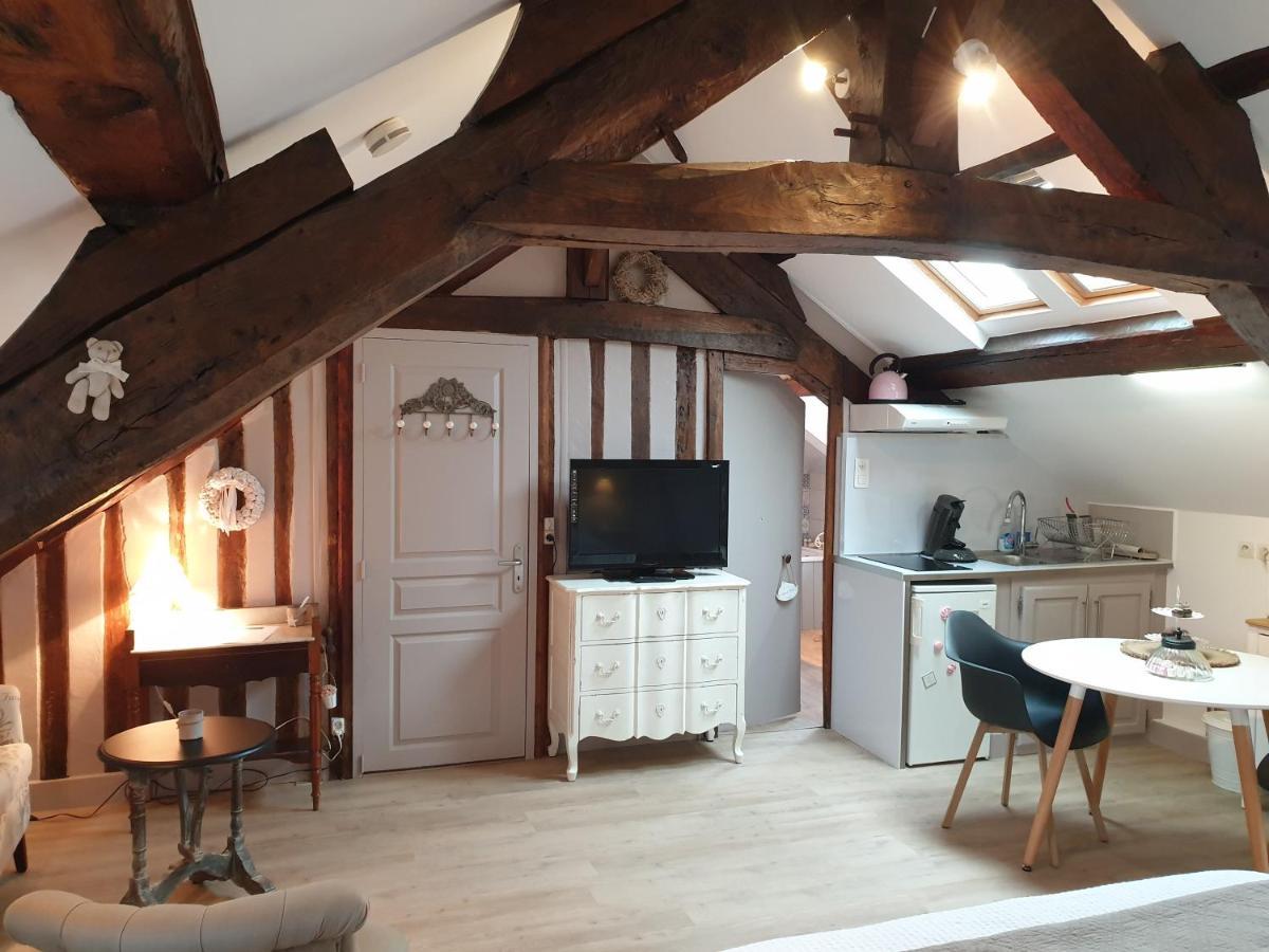 D'Anciennes "Chambres De Bonnes" Honfleur Exteriér fotografie